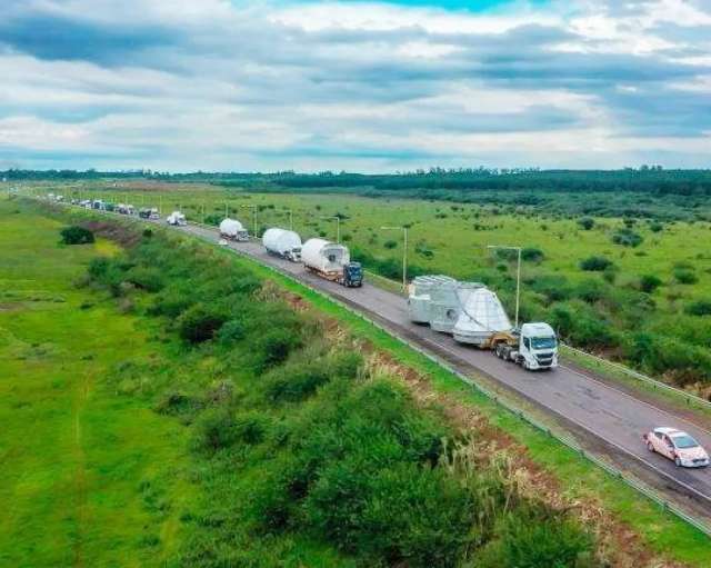 54 camiones oriundos de Sao Pablo ingresaron a traves del puente de la Integracion Santo Tome - Sao Borja